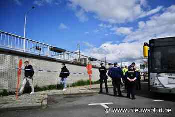 Man probeert politiecontrole te ontlopen door rugzak met halve kilo drugs achter te laten