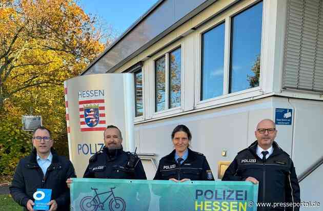 POL-WE: Polizei im Wetteraukreis übergibt Spende nach Fahrradcodierungen an Weissen Ring