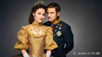 Jannik Schümann aus "Sisi": Franz-Darsteller feiert Bachelor-Abschluss - mit 32 Jahren