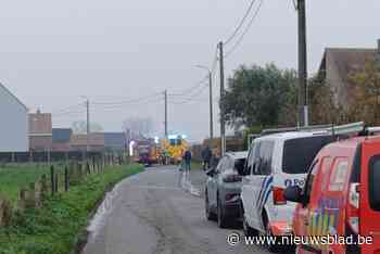 Bewoners grijpen zelf in wanneer brand uitbreekt in hun woning, moeder en dochter ter controle naar ziekenhuis