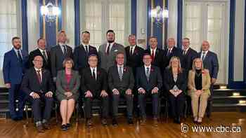 Premier Scott Moe unveils new, smaller Sask. cabinet and says change room policy no longer 1st priority