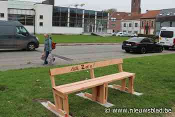 Zelzate plaatst 35 bijzondere rustbanken: “Komen van houtwerkplaats Sint-Jan-Baptist