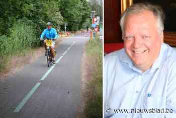 Vergunning voor verlichting langs fietspad vernietigd… zodat voortplanting van glimworm niet in het gedrang komt: “De wereld op zijn kop”