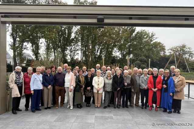 75-jarigen vieren feest in De Kom