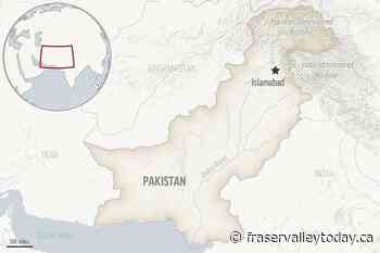 4 killed and 25 wounded in Quetta train station bombing, Pakistan official says