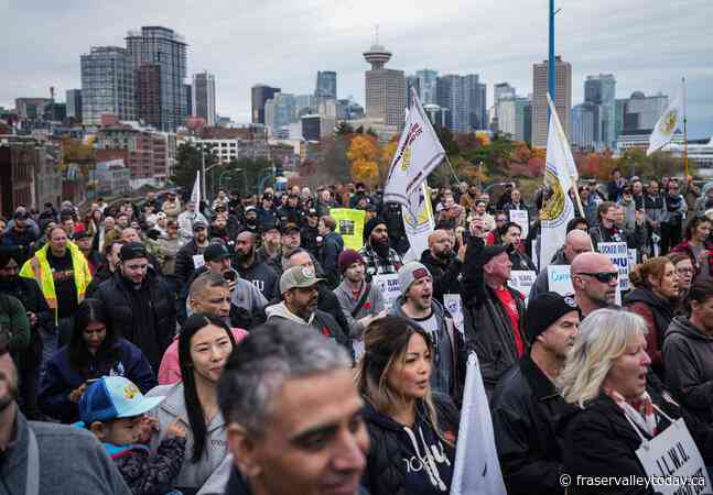 Talks to resume in B.C. port dispute in bid to end multi-day lockout