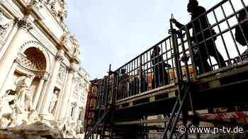 Römer spotten über "Catwalk": Ganz nah dran: Trevi-Brunnen in Rom über Steg begehbar
