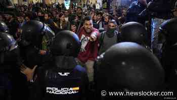 Demonstranten Valencia eisen aftreden regiopresident om dodelijke overstroming