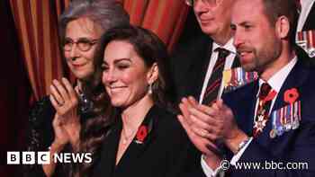 Catherine joins royals at Remembrance event