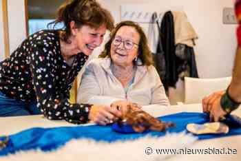 Immaculata en ModeMuseum Antwerpen laten personen met dementie herinneringen ophalen door eigen kledingstuk te maken
