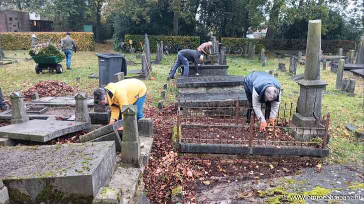 Grafstenen van wildvreemden schoonmaken: 'Gezellige dag'