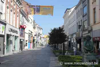 Steeksporen op deur van Press Shop