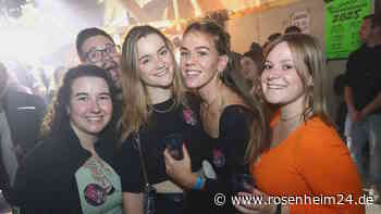 600 Gäste feiern ausgelassen bei Burschenparty in Höslwang