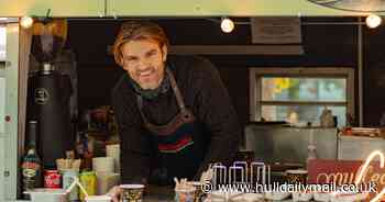 We try Kris Crumbles pop-up outside St Stephens for sweet treats and mulled wine