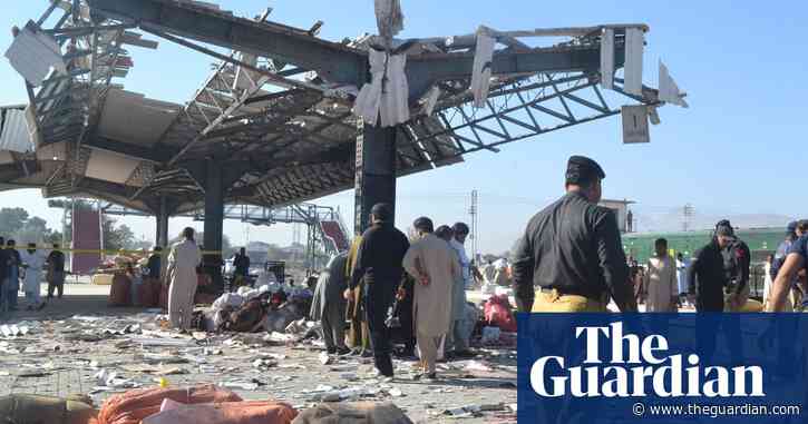 Bomb blast at Pakistan train station kills at least 26