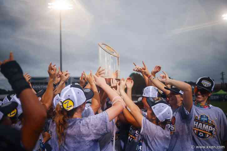 Texas claims first SEC title with women's soccer win over South Carolina