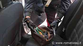 Dissuasori di frequenze e arnesi da scasso nell'auto: cinque i denunciati