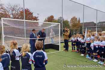 Nieuw veld voor groeiende hockeyclub officieel geopend: “Dit is uitgegroeid tot een prachtige hockeysite