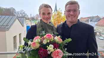 Umjubelter Einzug des neuen Aiblinger Prinzenpaars Johanna und Thomas