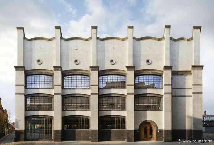 Wiedereinzug der Tapeten
 - Sanierung in London von dMFK Architects