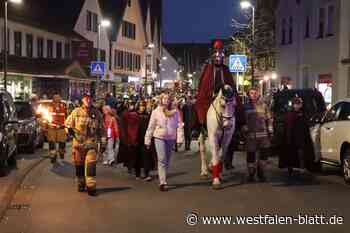 Mit Pferd und Fackel durch die Stadt Delbrück