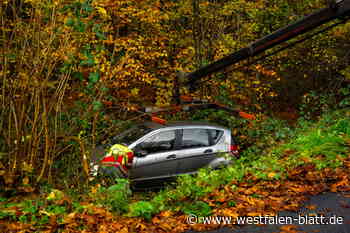 Bielefelderin mit Auto in Graben gerutscht