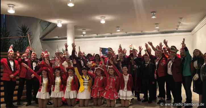 Narren stürmen Landratsamt Bamberg