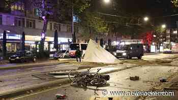 ME ingezet in Amsterdam-West, vuurwerk gegooid en tram in brand