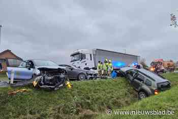 Veel verkeershinder na frontale botsing op N41, drie lichtgewonden