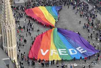 Grootste vredesvlag ter wereld is even vredesstrik: “Maar het kwam goed”