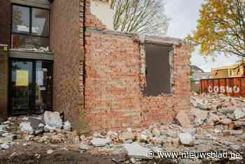 Gevelstenen van afgebroken appartementen worden verwerkt in nieuwe bakstenen: “Circulair bouwen wordt steeds belangrijker”