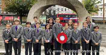 Children lay wreath as Islington marks Remembrance Sunday