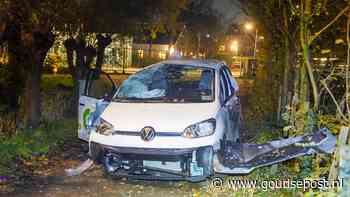 Auto botst tegen boom, meerdere personen gewond