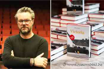 Stadsschrijver Steven (51) stelt nieuw boek Victoria voor: “Naar een anekdote uit het leven van mijn jongste zus”