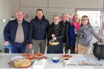 Schepencollege bakt pannenkoeken om pleegzorg in de kijker te zetten: “Ik zou het iedereen aanraden”