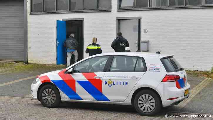 Inval bij bedrijfspand in Bladel, politie vliegt met drone rond