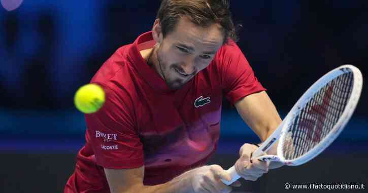 Scoppia il caso palline nel tennis dopo le parole di Zverev alle Atp Finals. Lo specialista: “Serve un monitoraggio degli infortuni”