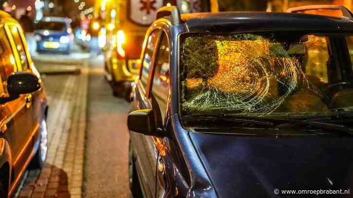 Fietsster wil oversteken, wordt geschept door auto en raakt zwaargewond