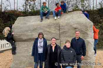 Weser-Sekundarschule Vlotho weiht Boulderfelsen ein