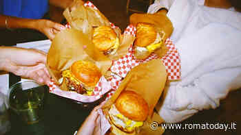 A Roma la nuova paninoteca di due giovani ristoratori: “Qui hamburger conviviali”