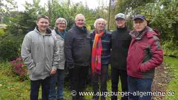Volkstrauertag: Australische Familienangehörige eines Bomberpiloten besuchen Gedenkort