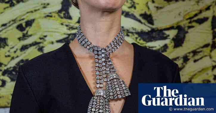 Mysterious 300-carat diamond necklace fetches £3.8m in Geneva auction