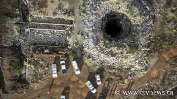 South African government says it won't help 4,000 illegal miners inside a closed mine