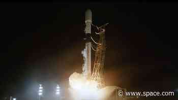 SpaceX launches 20 Starlink satellites from California (video)