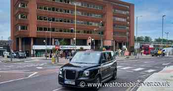 Train line blocked between Watford and London Euston