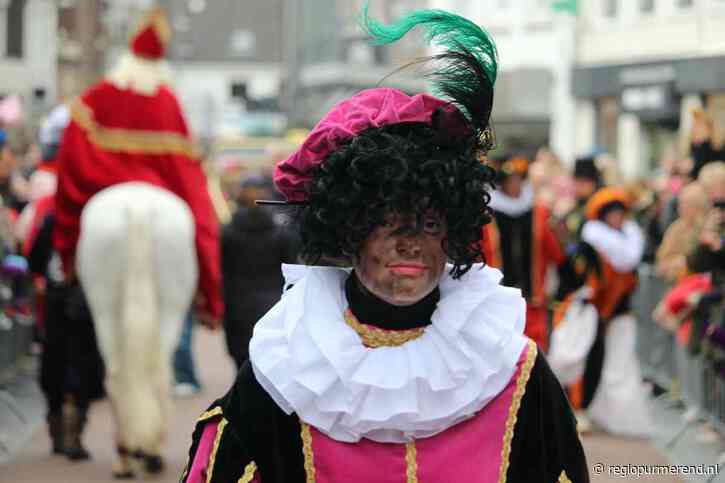 Glutenvrije Piet tijdens intocht Sinterklaas in Purmerend op 17 november
