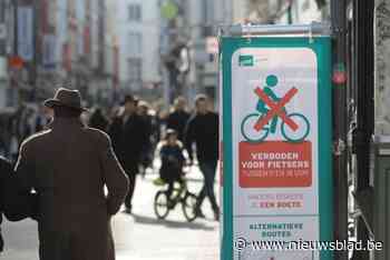 Om de 2 minuten een overtreding: fietsers krijgen boete van 58 euro omdat ze door wandelstraat rijden