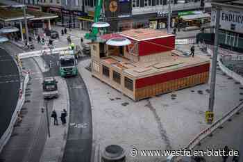 Weihnachtspyramide in Bielefeld wird aufgebaut