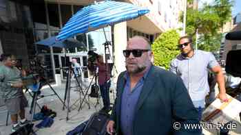 Böse Überraschung für Alex Jones: US-Satiriker kaufen Verschwörungsportal "Infowars"