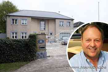 ASSISEN. “Alsjeblieft, spoed u, die tape zit te strak rond zijn mond”: noodoproep van echtgenote afgespeeld op proces van ‘matrassenkoning’ Jerry